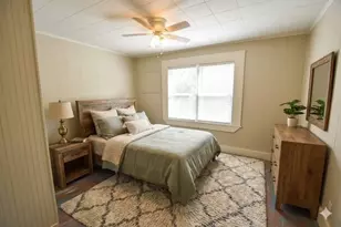 215 E 11th St, Bonham, TX 75418 - Photo 5