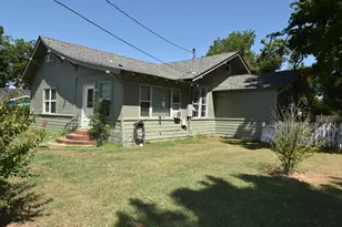215 E 11th St, Bonham, TX 75418 - Photo 1