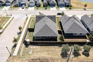 11129 Pond View Ct, Providence Village, TX 76227 - Photo 33