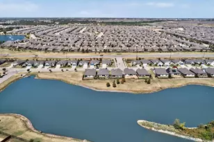 11129 Pond View Ct, Providence Village, TX 76227 - Photo 9