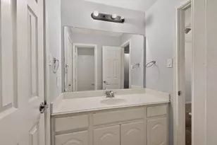5919 Ridgeway Dr, Grand Prairie, TX 75052 - Photo 33