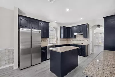 5919 Ridgeway Drive, Grand Prairie, TX 75052 - Photo 9