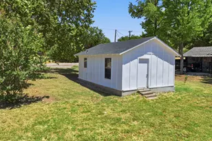 313 W 7th St, Weatherford, TX 76086 - Photo 23