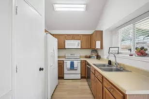 924 Ramblewood Dr, Lewisville, TX 75067 - Photo 9