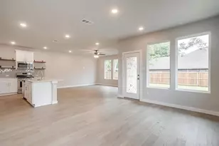 4525 Hogan's Alley Dr, Arlington, TX 76001 - Photo 9