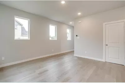 4525 Hogans Alley Drive, Arlington, TX 76001 - Photo 11