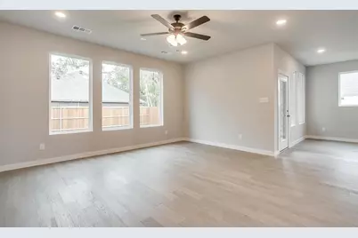 4525 Hogans Alley Drive, Arlington, TX 76001 - Photo 13
