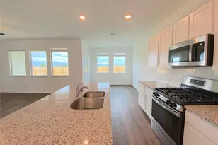 565 Pueblo Bonito Trl, Fort Worth, TX 76052 - Photo 5