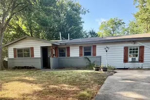 412 E Lovers Ln, Arlington, TX 76010 - Photo 1