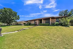 6808 Winchester Ct, Fort Worth, TX 76133 - Photo 3