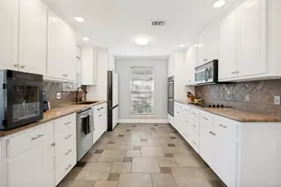 2401 Radcliffe Dr, Arlington, TX 76012 - Photo 5