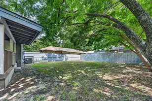8323 Lapanto Ln, Dallas, TX 75227 - Photo 17