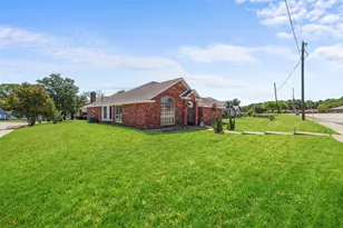 1064 The Meadows Pkwy, DeSoto, TX 75115 - Photo 3