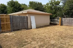 2506 Normont Cir, Fort Worth, TX 76103 - Photo 19