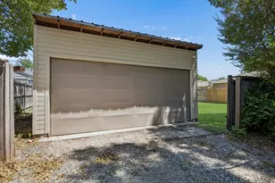 9077 Longmont Dr, Dallas, TX 75238 - Photo 27
