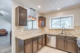 6411 Brooklawn Dr, Arlington, TX 76018 - Photo 15