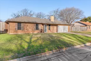 432 Post Oak Ln, Burleson, TX 76028 - Photo 3