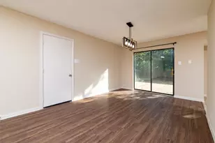 2906 Harvard St N, Irving, TX 75062 - Photo 9