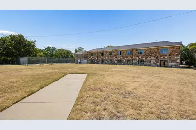 1200 E Maddox Avenue, Fort Worth, TX 76104 - Photo 3