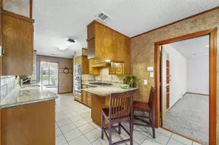 2323 Brookside Dr, Arlington, TX 76012 - Photo 9