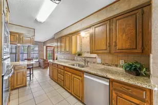 2323 Brookside Dr, Arlington, TX 76012 - Photo 11