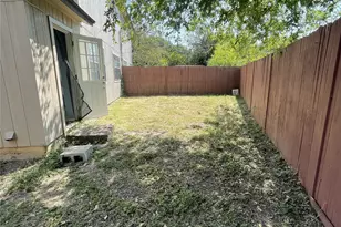 529 E Norwood Cir, Arlington, TX 76013 - Photo 15