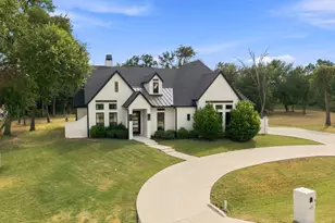509 Durbin Ct, Runaway Bay, TX 76426 - Photo 3