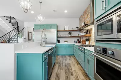 1300 Worthington Street, Grapevine, TX 76051 - Photo 9