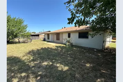 1306 Berry Drive, Cleburne, TX 76033 - Photo 3
