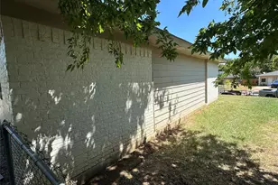 1306 Berry Dr, Cleburne, TX 76033 - Photo 5