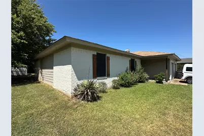 1306 Berry Drive, Cleburne, TX 76033 - Photo 9