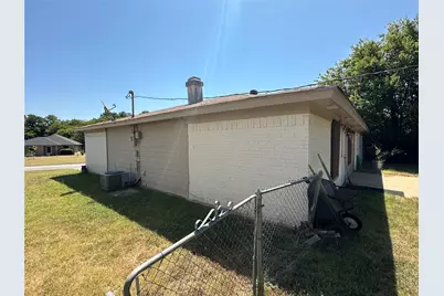 1306 Berry Drive, Cleburne, TX 76033 - Photo 7