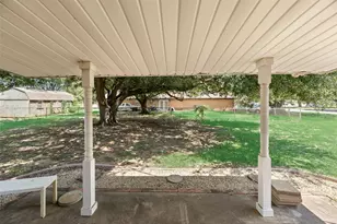 520 Pecan St, Crowley, TX 76036 - Photo 39