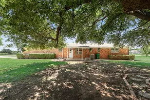 520 Pecan St, Crowley, TX 76036 - Photo 35