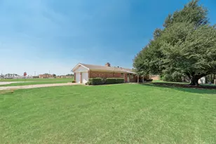 520 Pecan St, Crowley, TX 76036 - Photo 7
