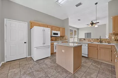 1424 Mayflower Lane, Lewisville, TX 75077 - Photo 5
