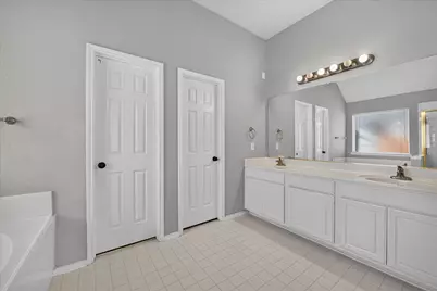 1424 Mayflower Lane, Lewisville, TX 75077 - Photo 11