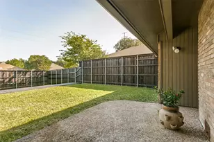 8031 Moss Meadows Dr, Dallas, TX 75231 - Photo 17