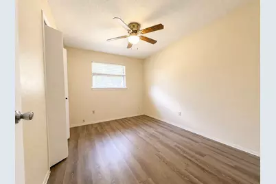 2025 Meadow Glen, Irving, TX 75060 - Photo 9