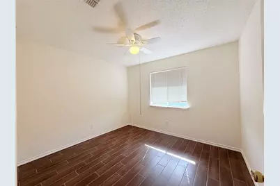 4512 Queenswood Drive, Grand Prairie, TX 75052 - Photo 9