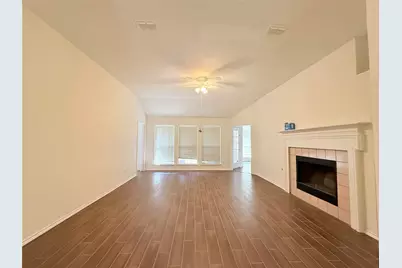 4512 Queenswood Drive, Grand Prairie, TX 75052 - Photo 11