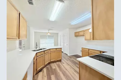4512 Queenswood Drive, Grand Prairie, TX 75052 - Photo 17