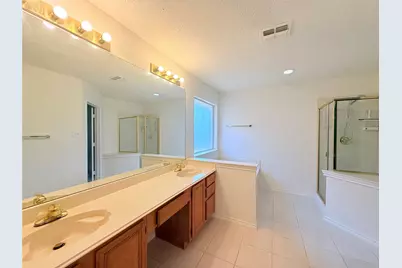4512 Queenswood Drive, Grand Prairie, TX 75052 - Photo 5