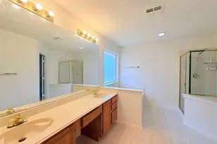 4512 Queenswood Dr, Grand Prairie, TX 75052 - Photo 5