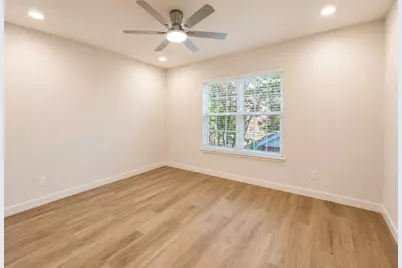 300 Lamesa Court, Irving, TX 75063 - Photo 17