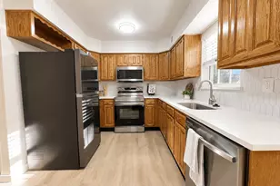 300 Lamesa Ct, Irving, TX 75063 - Photo 7