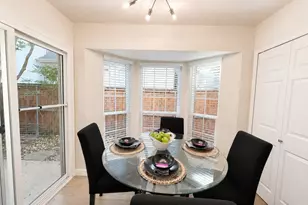 300 Lamesa Ct, Irving, TX 75063 - Photo 11