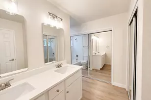 300 Lamesa Ct, Irving, TX 75063 - Photo 19