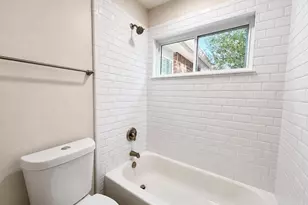300 Lamesa Ct, Irving, TX 75063 - Photo 23