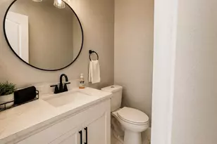 102 E Highland Dr, Irving, TX 75062 - Photo 21